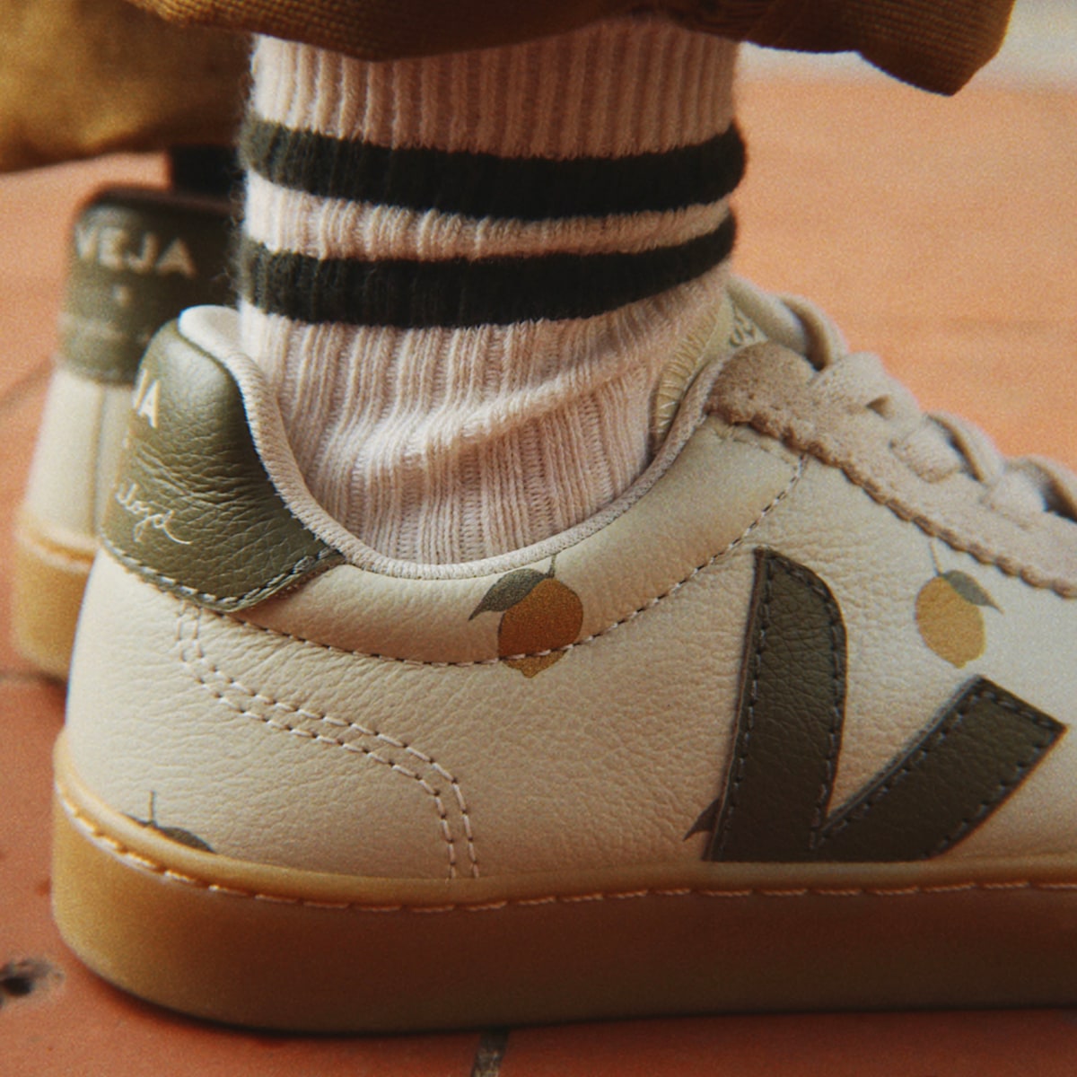 VOLLEY ELASTIC LACES LEATHER VEJA X KONGES SLØJD LEMON - Image 4