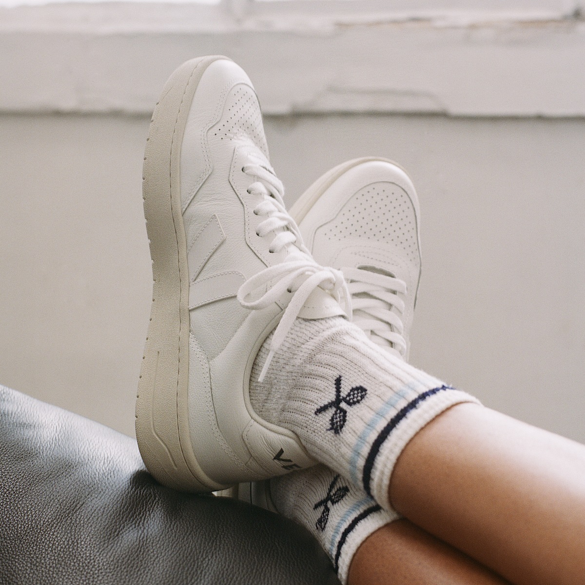 V-90 LEATHER WHITE - Image 6