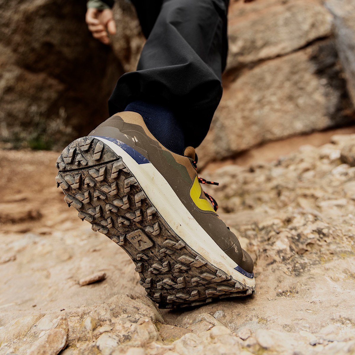 FITZ ROY TREK-SHELL VEJA X BUFF® TERRA LIQUOR - Image 6